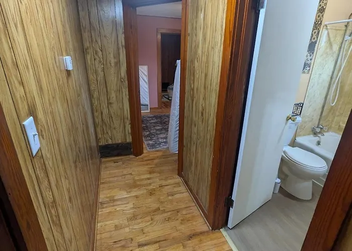 Дом отдыха 3 Bed/1 Bath Close To Everything In *