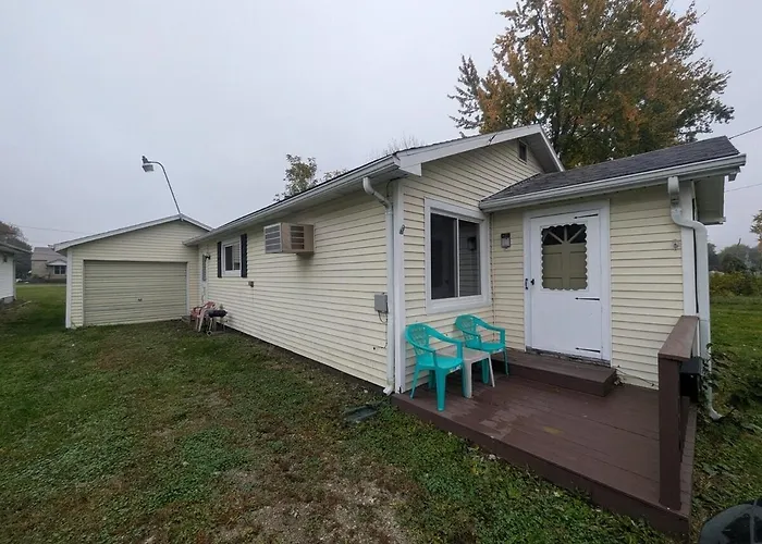 3 Bed/1 Bath Close To Everything In