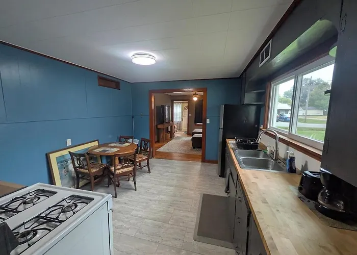 Дом отдыха 3 Bed/1 Bath Close To Everything In *