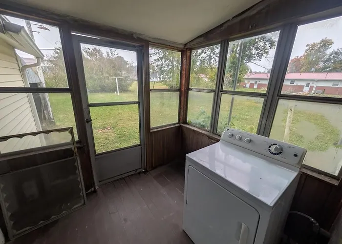 3 Bed/1 Bath Close To Everything In Дом отдыха