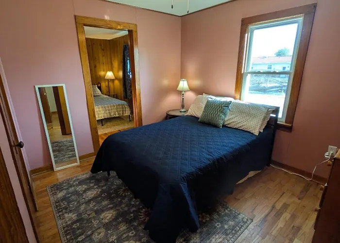 3 Bed/1 Bath Close To Everything In *