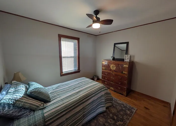 3 Bed/1 Bath Close To Everything In *